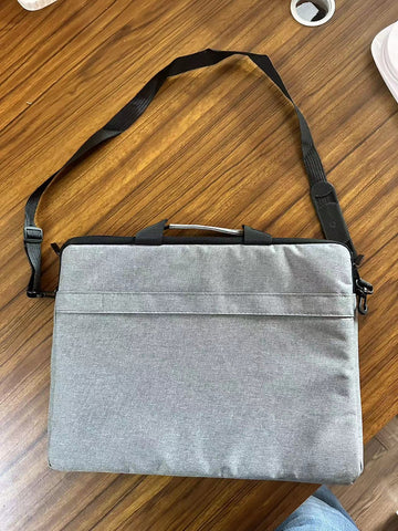 Shoulder Bag for Laptops up to 16 Inches: Durable and Waterproof, Ideal for Professionals and Students