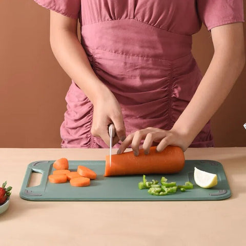 Double Sided Cutting Board in Stainless Steel and Plastic - Perfect for All Your Needs